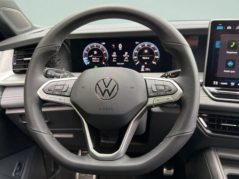 New 2026 Volkswagen Tiguan SE R-Line FWD image 12