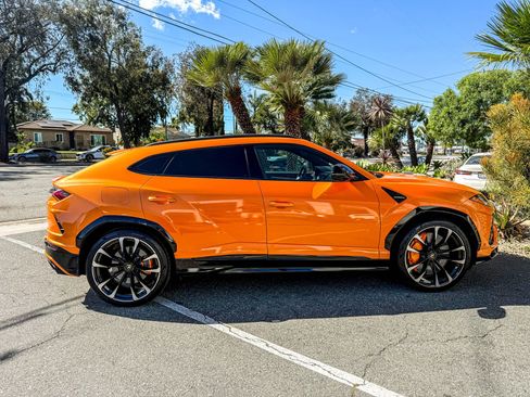 Used 2021 Lamborghini Urus image 16