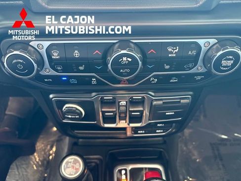 Used 2023 Jeep Wrangler Unlimited Sahara AWD/4WD image 15