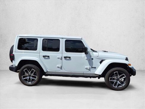 Used 2024 Jeep Wrangler Unlimited w/ Convenience Group AWD/4WD image 4