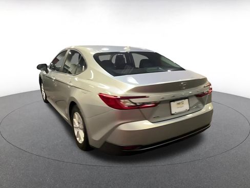 Used 2025 Toyota Camry LE image 11