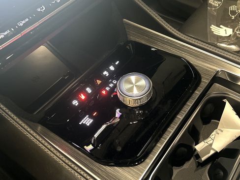 New 2024 Jeep Wagoneer L Series II w/ Flexible Seating Group image 17