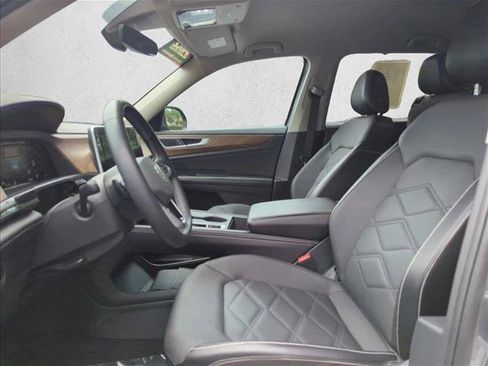 Used 2024 Volkswagen Atlas SE FWD image 17