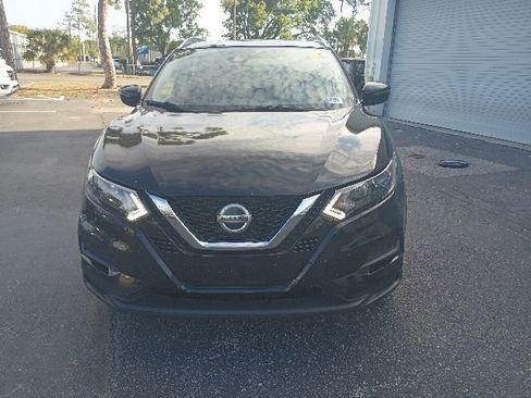 Used 2020 Nissan Rogue Sport SV FWD image 1