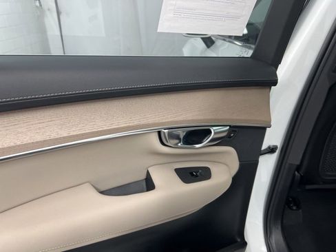 New 2026 Volvo XC90 B6 Plus w/ Protection Package Premier image 17