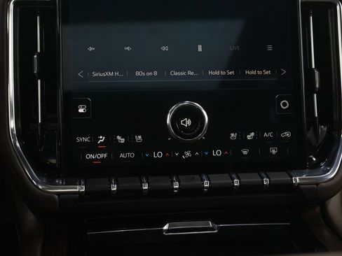 Used 2025 GMC Yukon XL Denali Ultimate AWD/4WD image 23