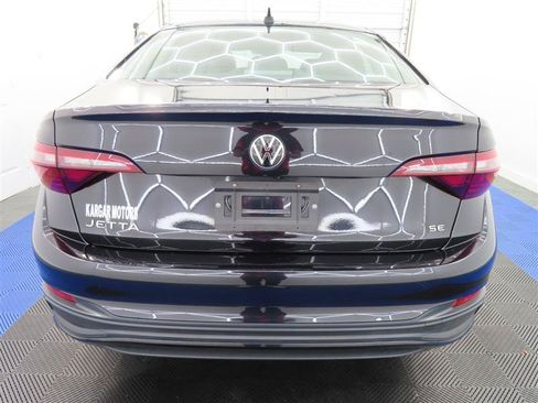 Used 2024 Volkswagen Jetta SE FWD image 7
