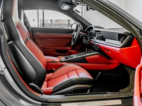 Certified 2025 Porsche 911 Carrera image 24