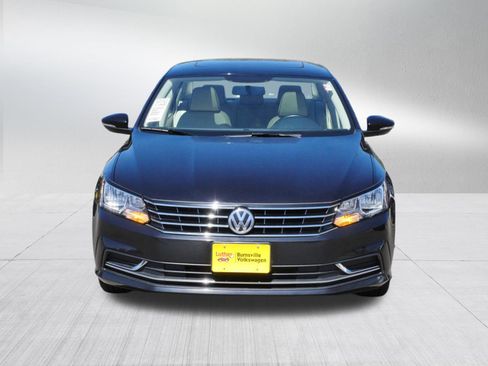 Used 2018 Volkswagen Passat 2.0T SE FWD image 2