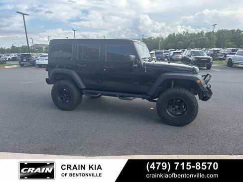 Used 2017 Jeep Wrangler Unlimited Sport w/ Connectivity Group AWD/4WD image 13