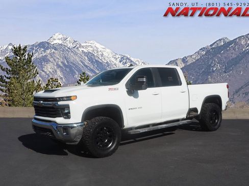 Used 2024 Chevrolet Silverado 2500 LT image 1