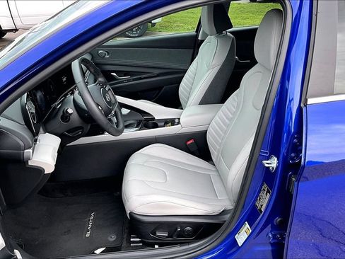Used 2025 Hyundai Elantra Limited FWD image 22