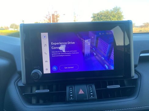 Used 2023 Toyota RAV4 XLE Premium image 21