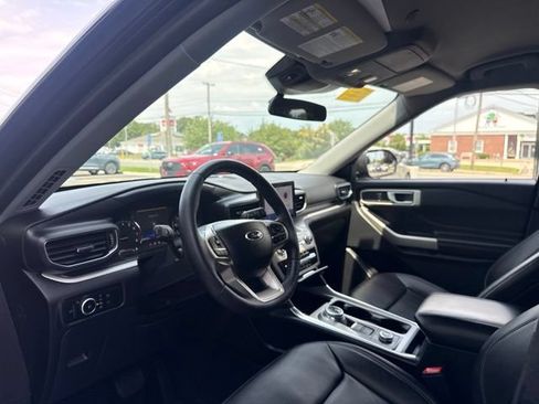 Used 2023 Ford Explorer XLT w/ Equipment Group 202A AWD/4WD image 9
