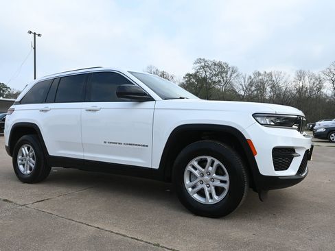 Used 2023 Jeep Grand Cherokee Laredo w/ Luxury Tech Group I image 5