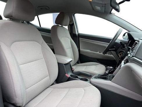 Used 2019 Hyundai Elantra SE image 15