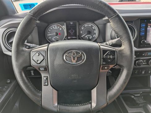 Used 2016 Toyota Tacoma TRD Off-Road image 23