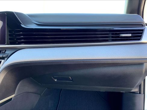 Used 2025 Toyota Camry SE w/ Convenience Package image 18