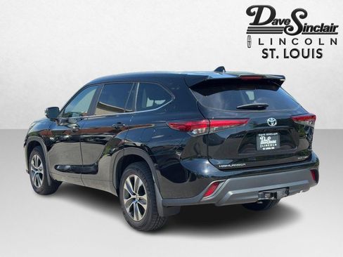 Used 2023 Toyota Highlander XLE AWD/4WD image 5