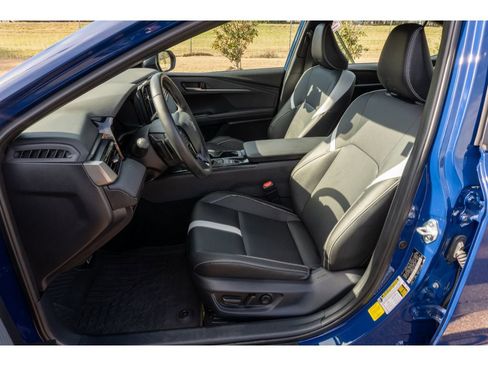 Used 2025 Toyota Camry SE image 11