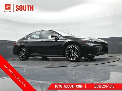 Used 2025 Toyota Camry XLE image 40