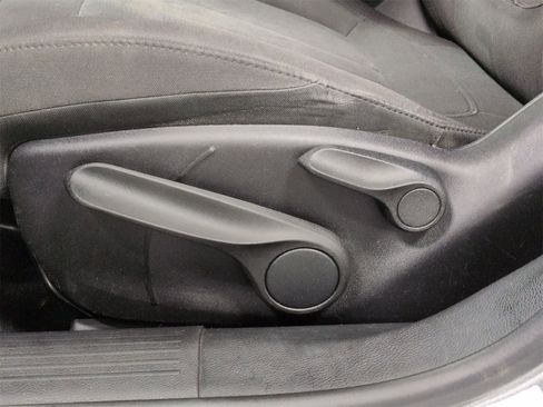 Used 2015 Chrysler 200 LX image 18