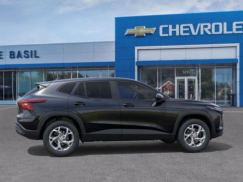 New 2026 Chevrolet Trax LS w/ LS Convenience Package FWD image 5