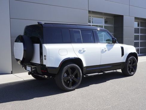 New 2026 Land Rover Defender 110 X-Dynamic SE AWD/4WD image 4