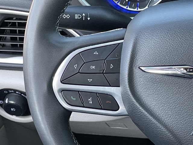 Used 2024 Chrysler Pacifica Touring-L FWD image 12
