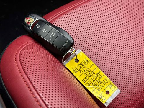 Used 2021 Porsche Macan GTS image 26