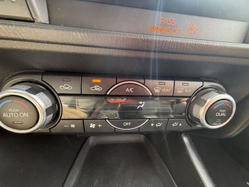 Used 2018 MAZDA MAZDA3 Touring FWD image 19