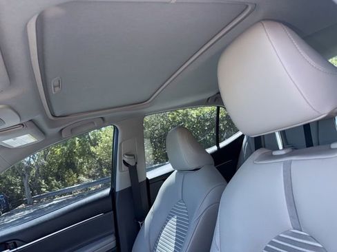 Used 2018 Toyota Camry SE w/ Moonroof Package FWD image 11