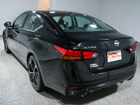 Used 2024 Nissan Altima 2.5 SR FWD image 9