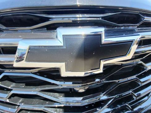 Used 2023 Chevrolet Traverse RS image 30