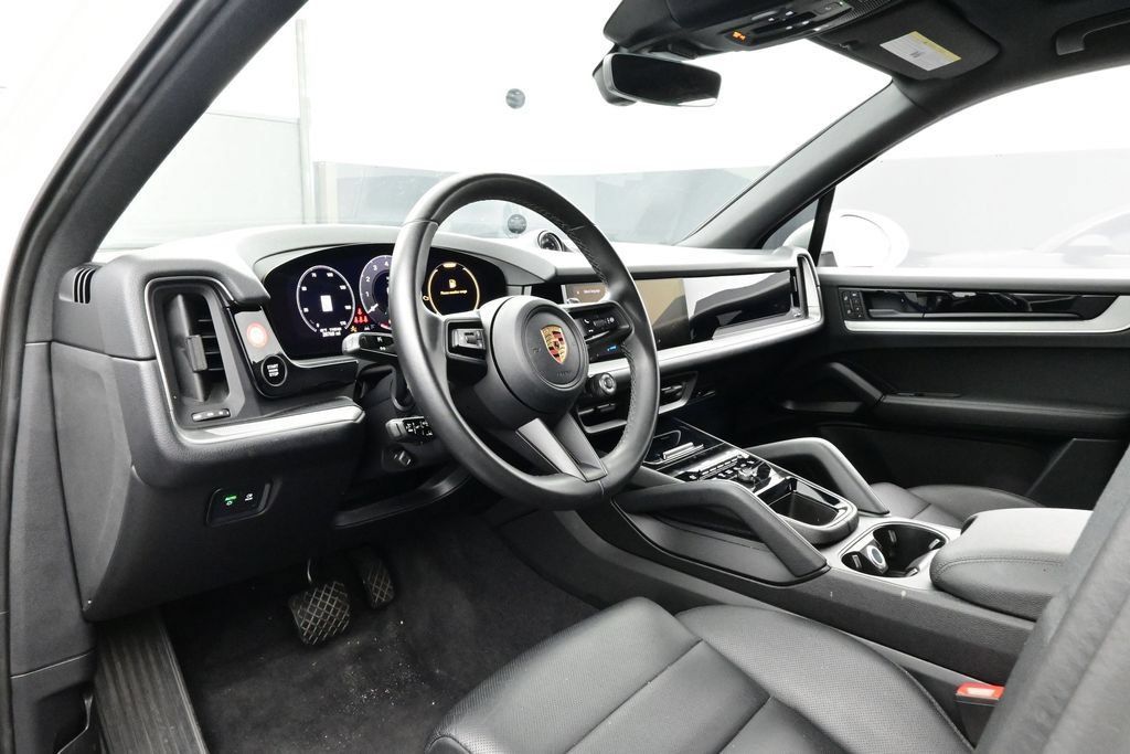 Certified 2024 Porsche Cayenne AWD/4WD image 4