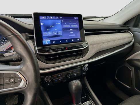 Used 2022 Jeep Compass Latitude image 25