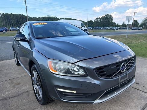 Used 2017 Volvo V60 T5 Cross Country w/ Convenience Package AWD/4WD image 3