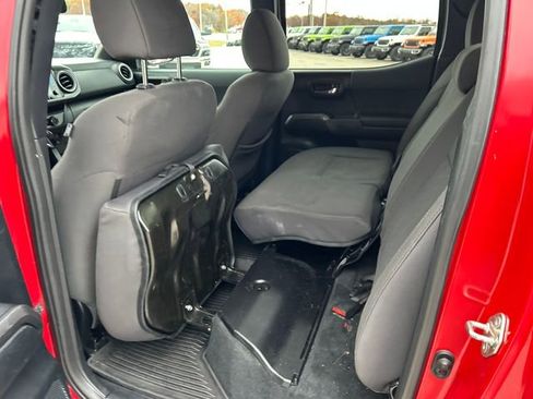 Used 2017 Toyota Tacoma TRD Off-Road image 32