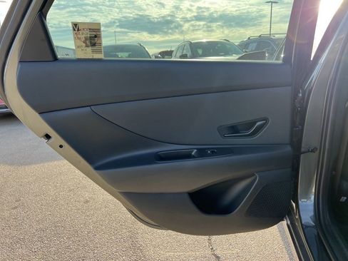 Used 2025 Hyundai Elantra SEL image 10