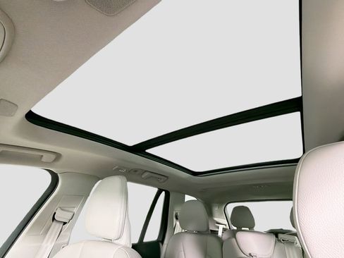 Used 2023 Volvo XC90 B5 Core image 22