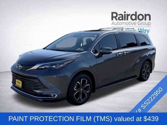 Used 2025 Toyota Sienna Platinum AWD/4WD image 3