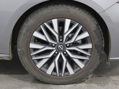 Used 2024 Nissan Altima 2.5 SV FWD image 13