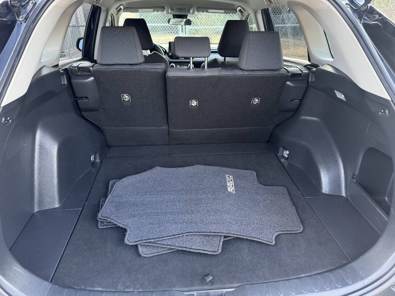 Used 2019 Toyota RAV4 LE FWD image 35