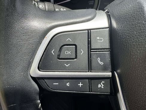 Used 2023 Toyota Highlander XLE AWD/4WD image 23