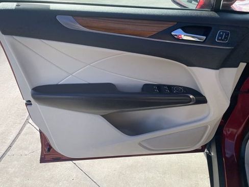 Used 2018 Lincoln MKC Select w/ Select Plus Package image 22