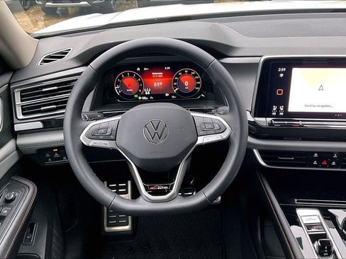 New 2026 Volkswagen Atlas Peak Edition image 4