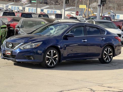 Used 2017 Nissan Altima 2.5 SR image 3