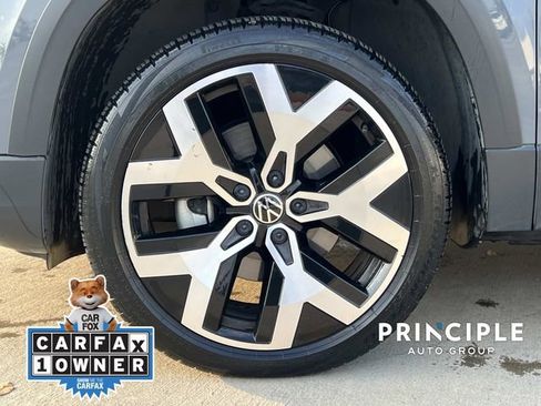 Used 2022 Volkswagen Taos SEL w/ Panoramic Sunroof Package image 7