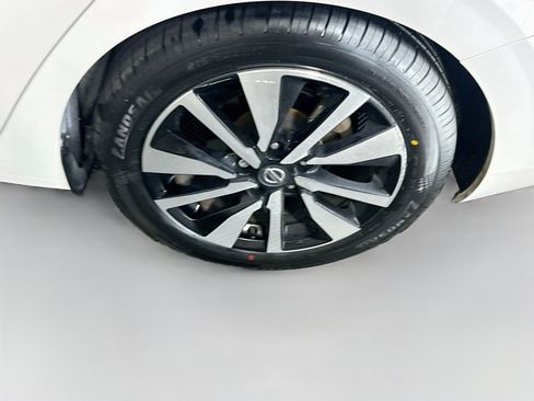 Used 2023 Nissan Sentra SV w/ SV Premium Package FWD image 11