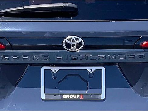 Used 2024 Toyota Grand Highlander AWD image 31